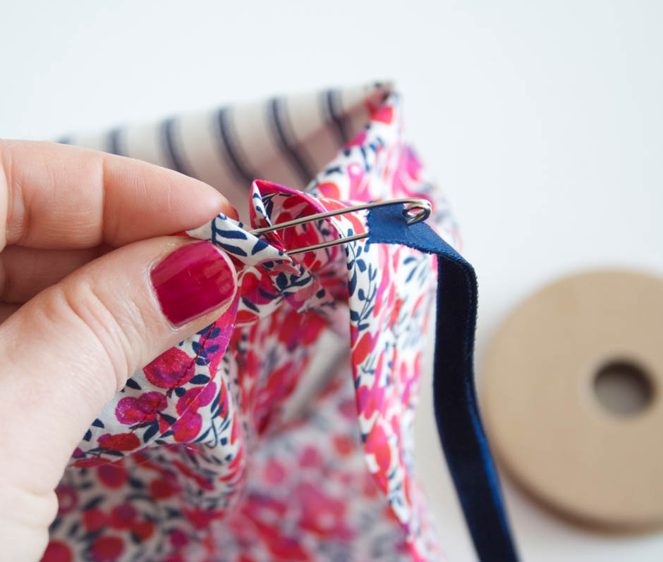 How to make a bolster cushion Apartment Apothecary