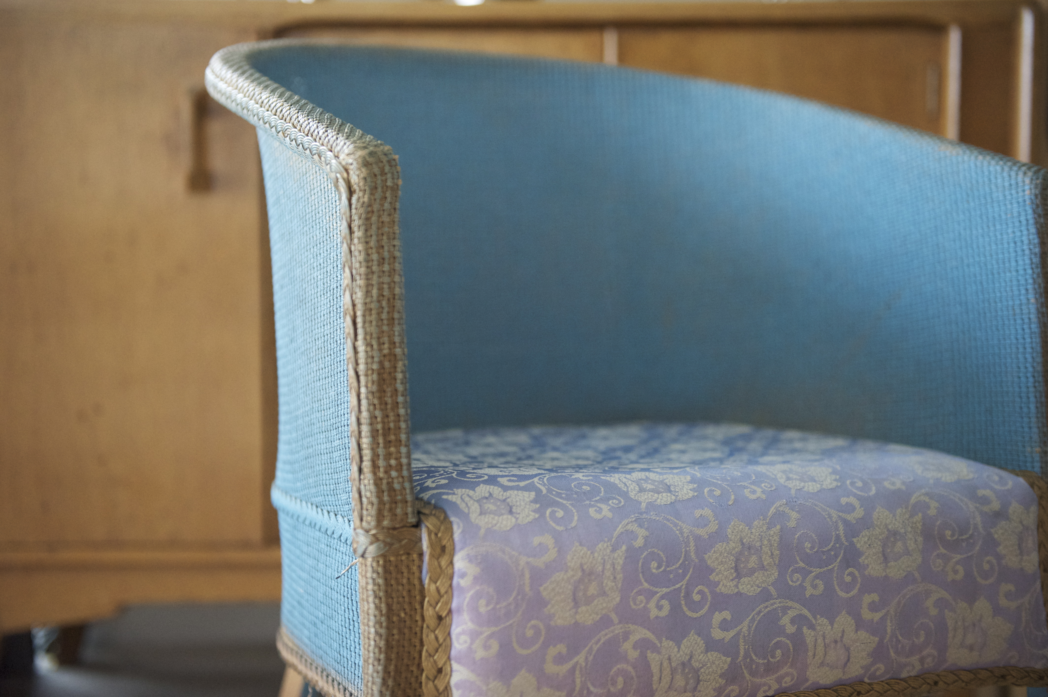 Selling homewares on eBay tips | Vintage Lloyd Loom chair | Apartment Apothecary