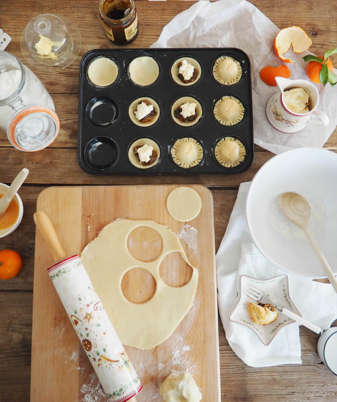 The perfect mince pie and drink for Santa | Villeroy and Boch glasses and Christmas crockery | Spiced sugar syrup festive old fashioned recipe | Apartment Apothecary
